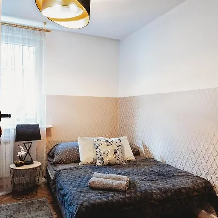 Проживание в семье Clicktheflat Jasna Palace Of Culture