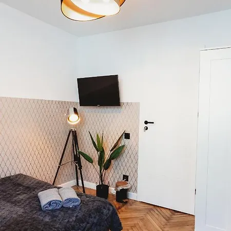 Clicktheflat Jasna Palace Of Culture Habitación en casa particular *